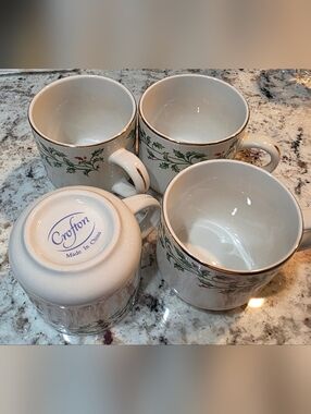 Crofton White and Green Holly Porcelain Mug - Set of 4
